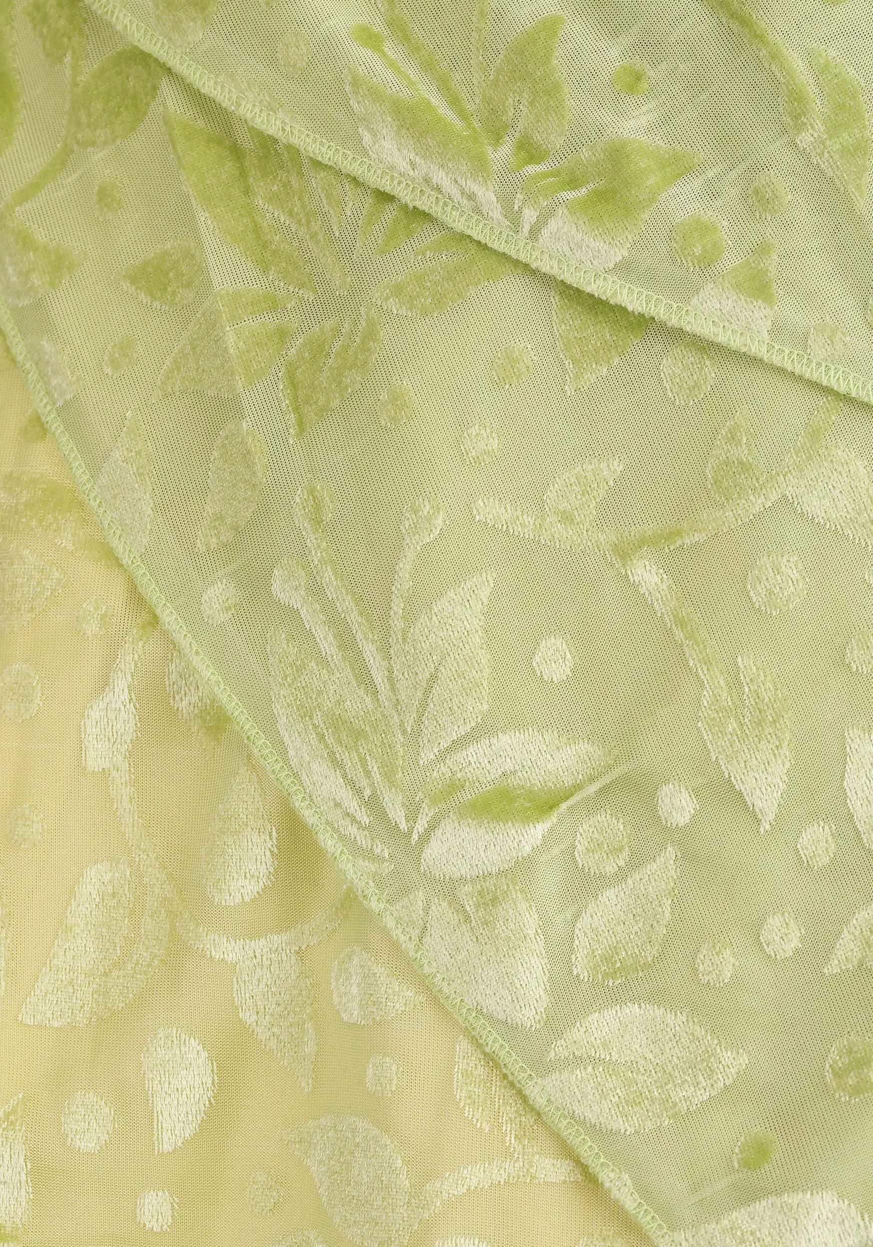 Armada Disney Princess And The Frog Women's Plus Size Deluxe Tiana Costume 6 Armada Disney Princess And The Frog Women's Plus Size Deluxe Tiana Costume - Image 4