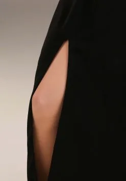 Fun Costumes Cruella De Vil Stole Costume For Women From Disney’s 101 Dalmatians -Video Game Costumes Shop womens prestige cruella de vil stole costume alt 7